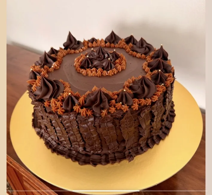 Torta Matilda de chocolate y manjar elaborada por Dulce Nostalgia